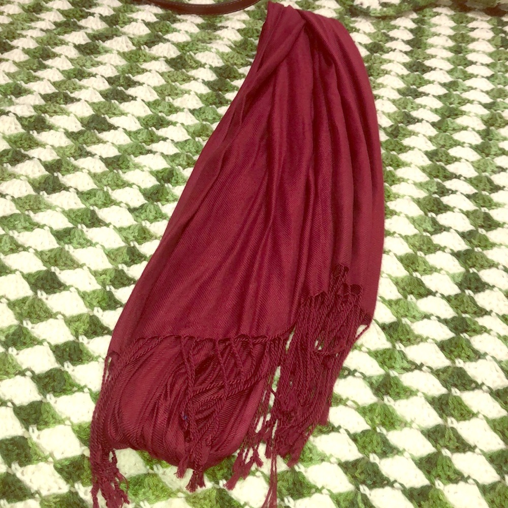 Burgundy scarf 🧣